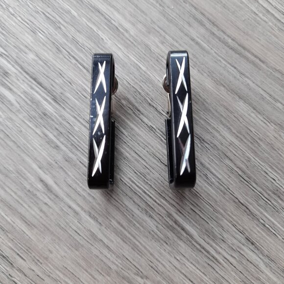 Vintage Black Clip On Earrings Rockabilly Etched Metal Rectangle Hoops Hong Kong - Picture 8 of 15